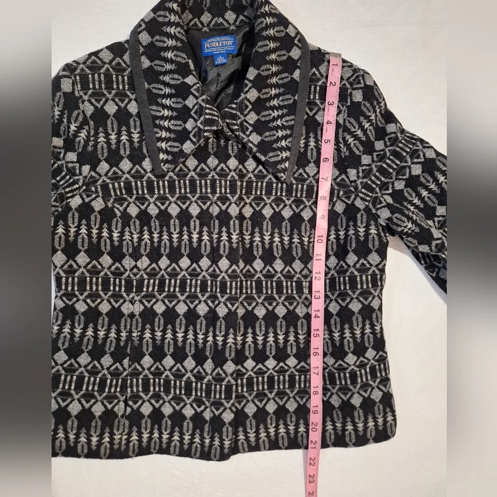 PENDLETON  VIRGIN WOOL Black and Gray Patterned Blazer